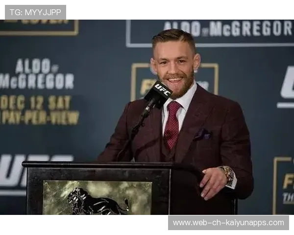 UFC对手被打倒后仍顽强爬起——硬汉精神的极致演绎